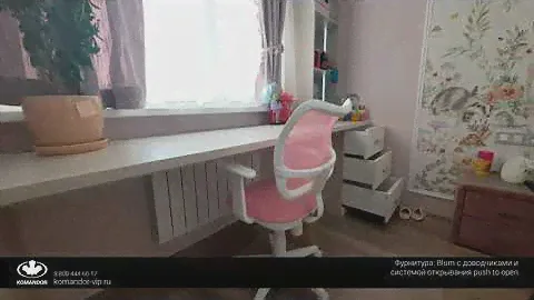Детская со столом у окна (обзор)