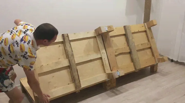 Кровать из поддонов.