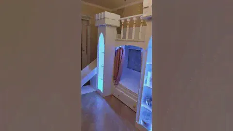 Двухъярусная кровать "Замок принцессы" с горкой и подсветкой от студии дизайнерской детской мебели
